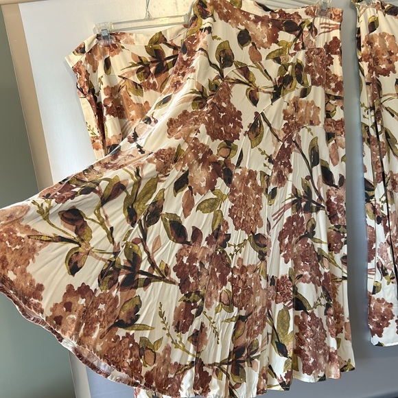 Click long maxi skirts in muted colors and flare side zip and button closure nwt - Picture 8 of 16